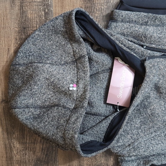 *NWT* Sweaty Betty Optimal Training Performance Hoodie Size XS Asymmetrical Zip - Picture 3 of 14